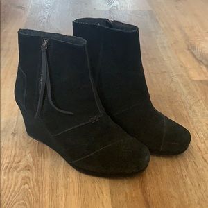 TOMS desert wedge black booties. EUC.
